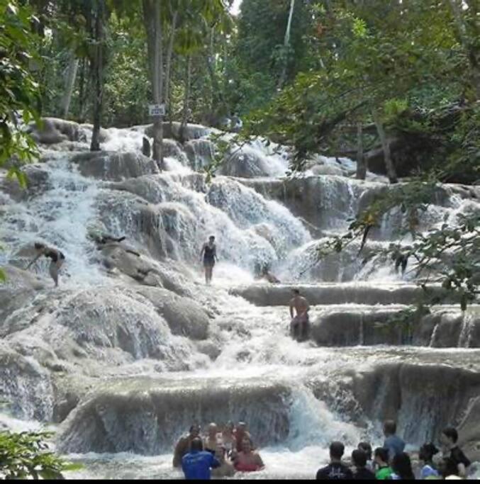 Villa La Rosa With Spectacular View Of Ocho Rios Exterior photo